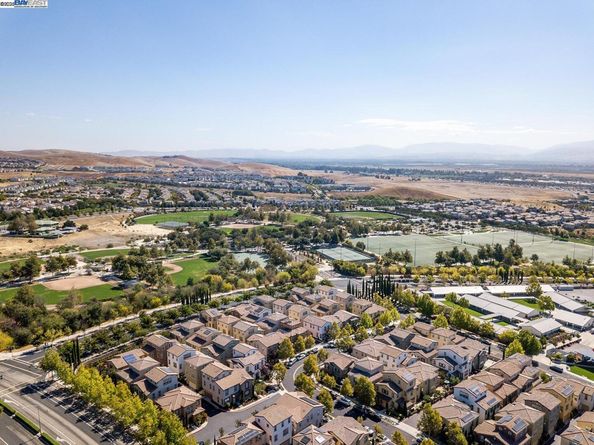 3135 Vittoria Loop, Dublin CA 94568