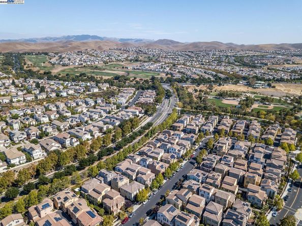3135 Vittoria Loop, Dublin CA 94568