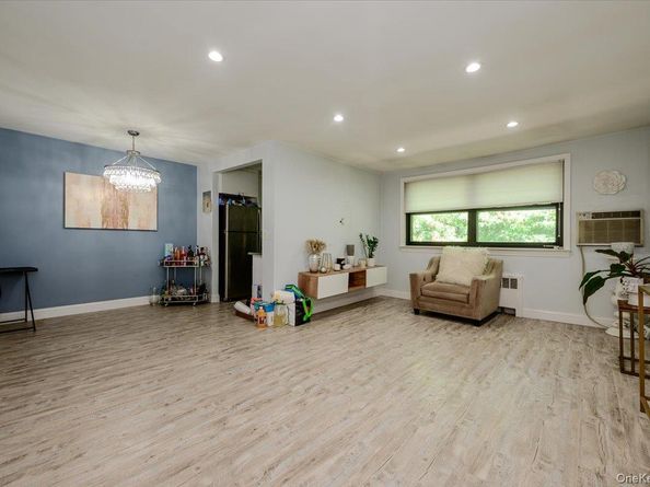 245-78 62nd Avenue A9, Upper, Douglaston NY 11362