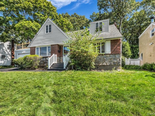 26 Shelley Place, Huntington Station NY 11746