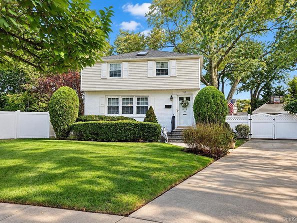 10 Alton Court, Merrick NY 11566