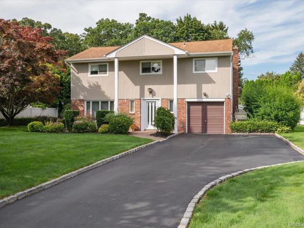 10 Klaibar Lane, East Northport NY 11731