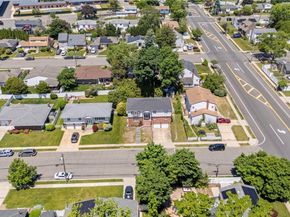 23 3rd Avenue, Farmingdale NY 11735