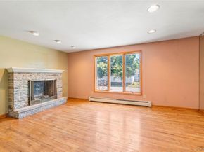 23 3rd Avenue, Farmingdale NY 11735