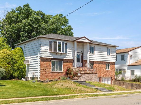 23 3rd Avenue, Farmingdale NY 11735