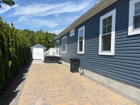 1661 Old Country Road 563, Riverhead NY 11901
