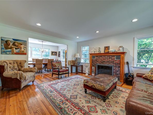 253 Melbury Road, Babylon NY 11702