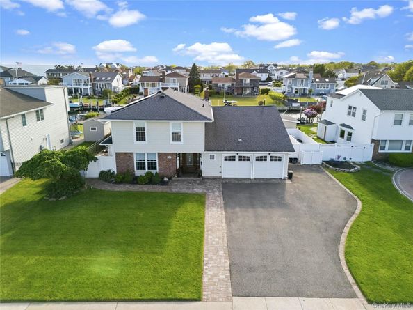 106 Anchorage Drive, West Islip NY 11795