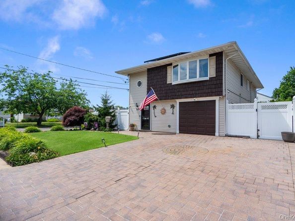 169 Wyona Avenue, Lindenhurst NY 11757