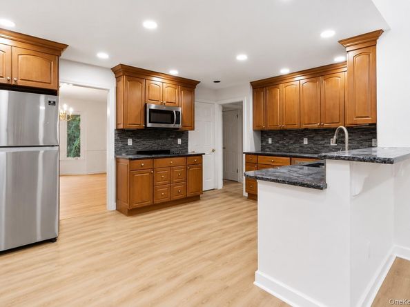 83 Shore Road, Mount Sinai NY 11766