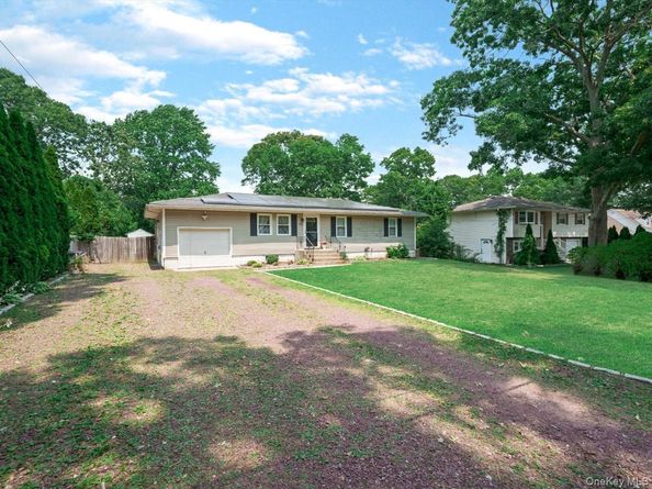 269 Carleton Drive E, Shirley NY 11967