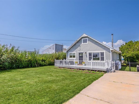 7 Edwards Drive, Shirley NY 11967