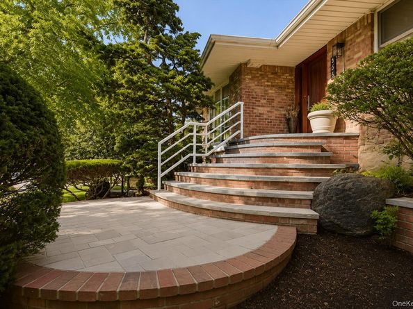 561 Golf Drive, Valley Stream NY 11581