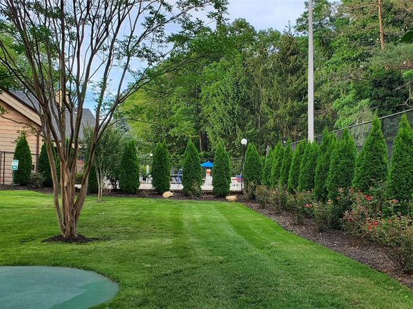 175 The Vale, Syosset NY 11791