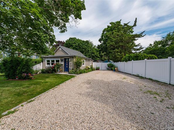 1022 Parkway Street, Riverhead NY 11901