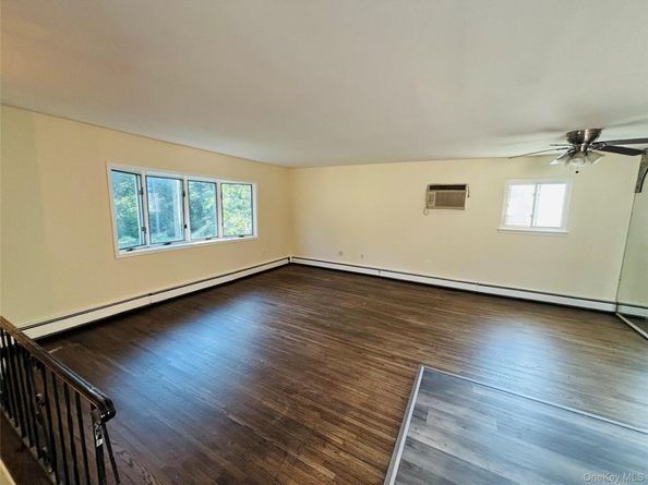 537 Lakeway Drive, West Babylon NY 11704