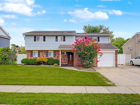 16 Hunt Place, Bethpage NY 11714