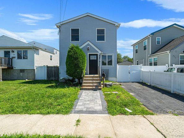 646 S 7th Street, Lindenhurst NY 11757
