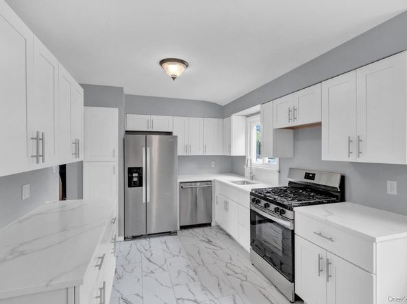 727 Peter Paul Drive, West Islip NY 11795