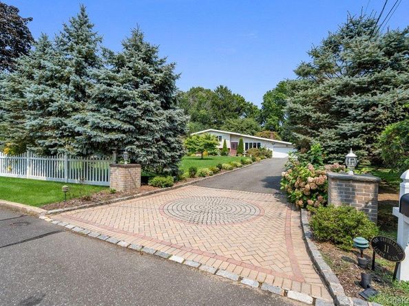 11 Laurie Place, Glen Cove NY 11542