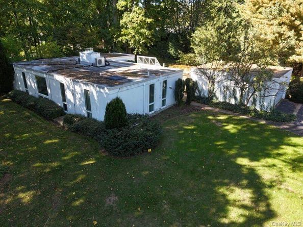 22 The Maples, Locust Valley NY 11560