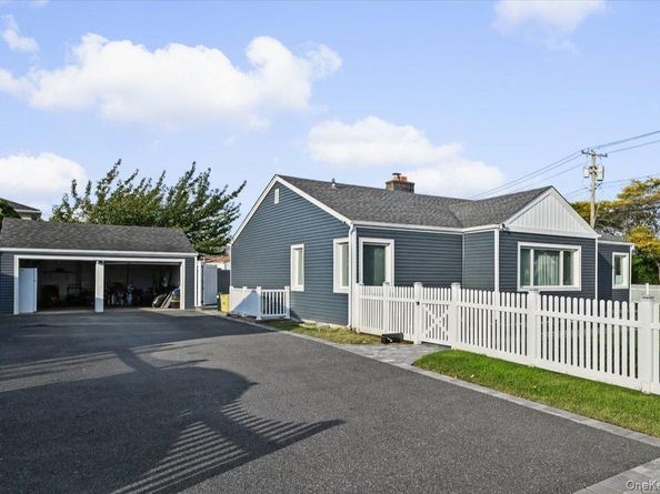 865 N Broadway, Massapequa NY 11758