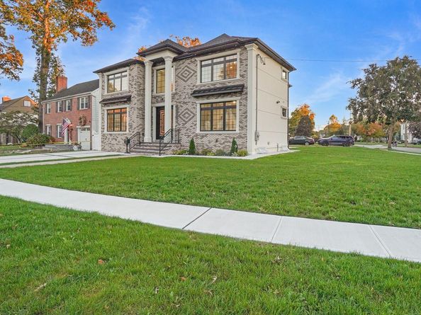 96 Gerard Avenue W, Malverne NY 11565