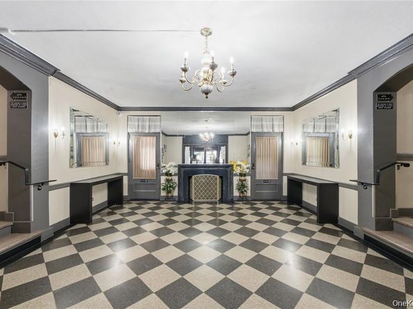 7234 Austin St F6, Forest Hills NY 11375