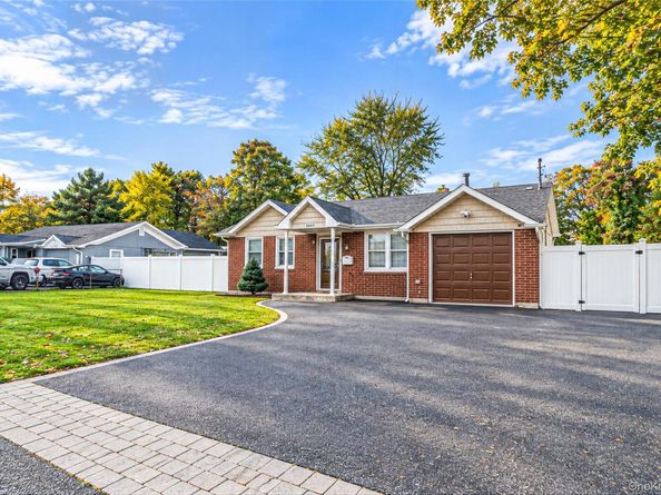1660 N Gardiner Drive, Bay Shore NY 11706
