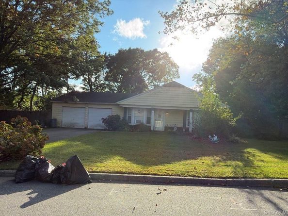6 Mount Snow Lane, Coram NY 11727