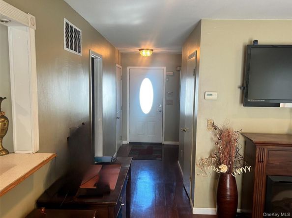 2736 Schleigel Boulevard, Amityville NY 11701