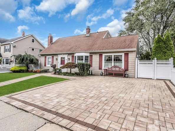 168 Saddle Lane, Levittown NY 11756