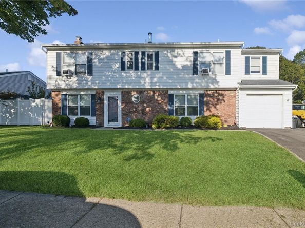 7 Springmeadow Drive, Holbrook NY 11741