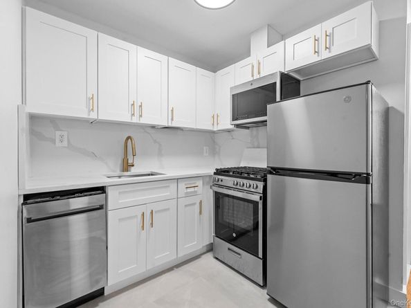83-32 159 Street, Jamaica Hills NY 11432