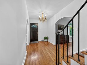 190 Sussex Drive, Manhasset NY 11030