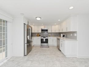 10 Rutgers Road, Farmingville NY 11738