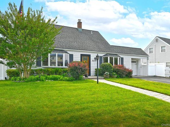 35 Ranch Lane, Levittown NY 11756