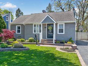 105 N Hamilton Avenue, Lindenhurst NY 11757