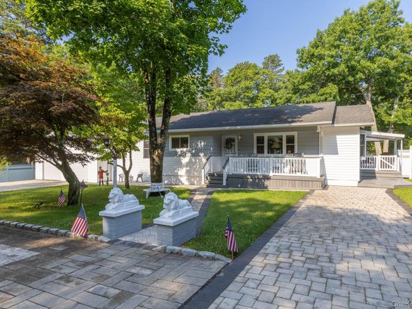 276 Parkway Drive, Calverton NY 11933