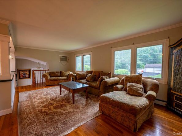 95 Haven Avenue, Ronkonkoma NY 11779