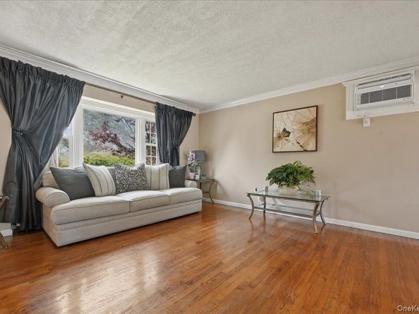 1022 White Birch Lane, Wantagh NY 11793