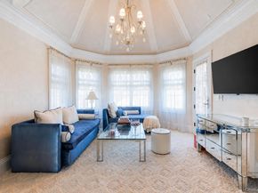 5 Kodiak Drive, Woodbury NY 11797