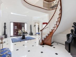 5 Kodiak Drive, Woodbury NY 11797