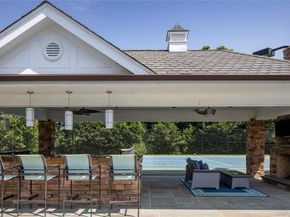 5 Kodiak Drive, Woodbury NY 11797