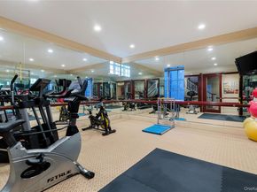 5 Kodiak Drive, Woodbury NY 11797