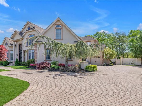 108 Fig Drive, Dix Hills NY 11746