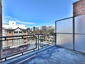 241-20 Northern Boulevard 6E, Douglaston NY 11362