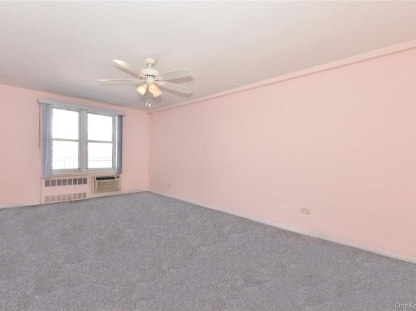 241-20 Northern Boulevard 6E, Douglaston NY 11362