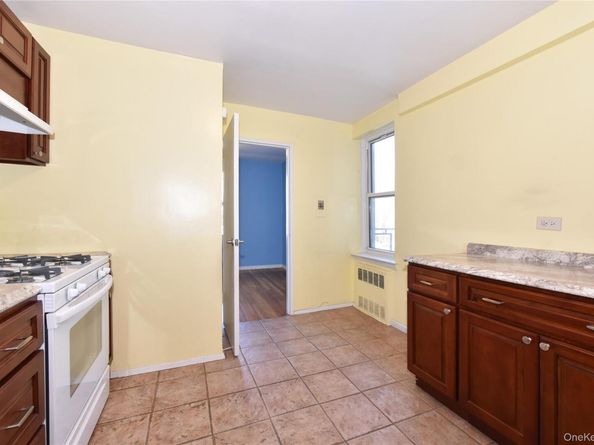 241-20 Northern Boulevard 6E, Douglaston NY 11362
