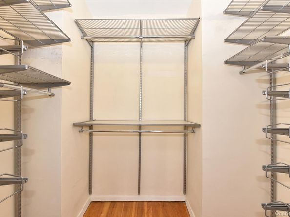 241-20 Northern Boulevard 6E, Douglaston NY 11362